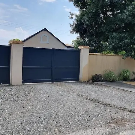 Les Courbes 펜션 *